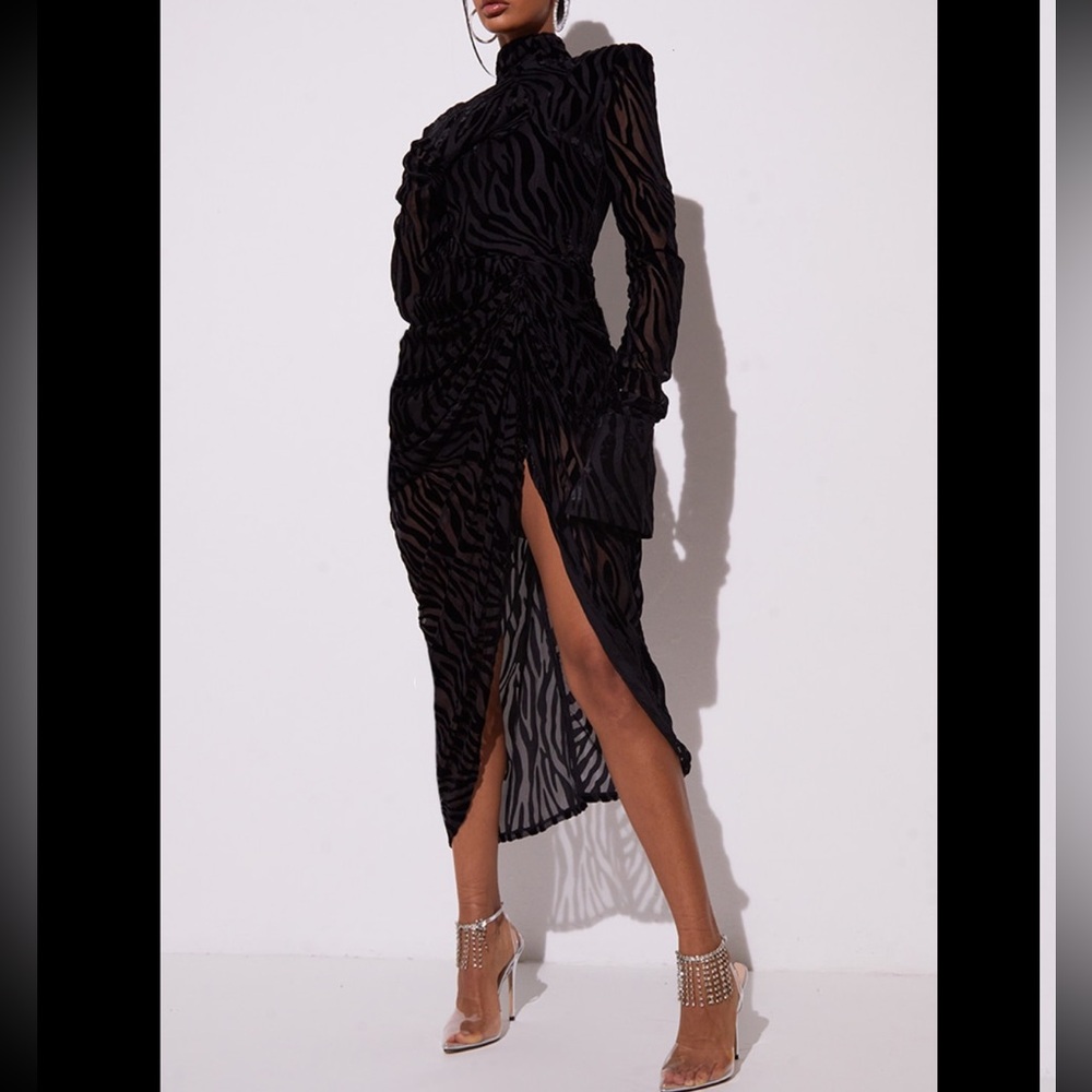 Super elegant Black zebra devore high neck deapped midi dress 🔥